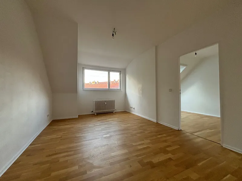 *Dachgeschoßliebhaber aufgepasst - sanierte 3 Zimmerwohnung mit EBK* — photo 1